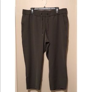 Lululemon On The Fly Crop 23” Woven size 14